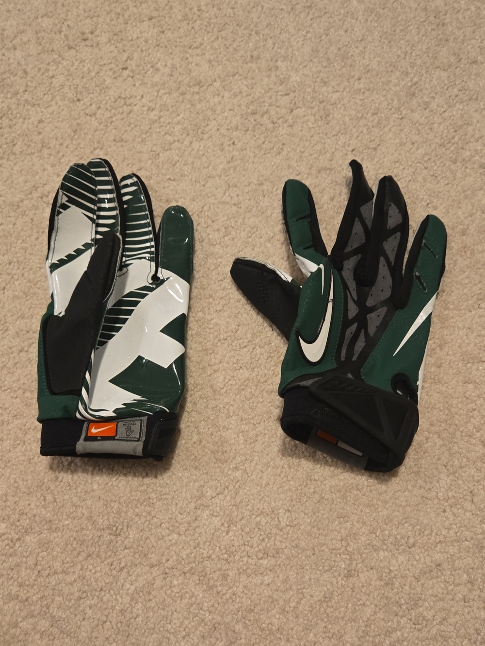 Nike Men's Large Football Gloves Nwot